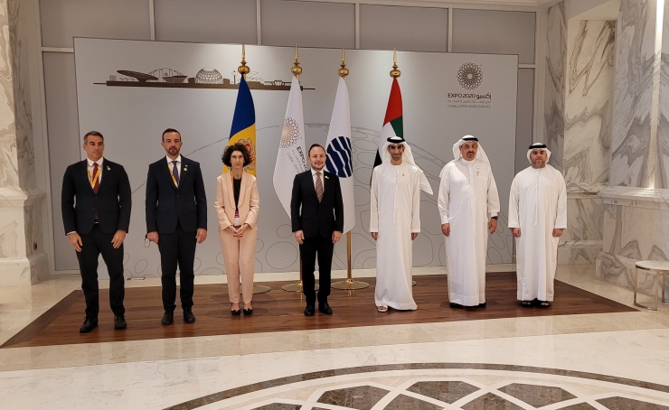 El cap de Govern, Xavier Espot, i la resta de la delegació andorrana, rebuts pel ministre d'Estat de Comerç dels Emirats Àrabs, Thani bin Ahmed Al Zeyoudi.